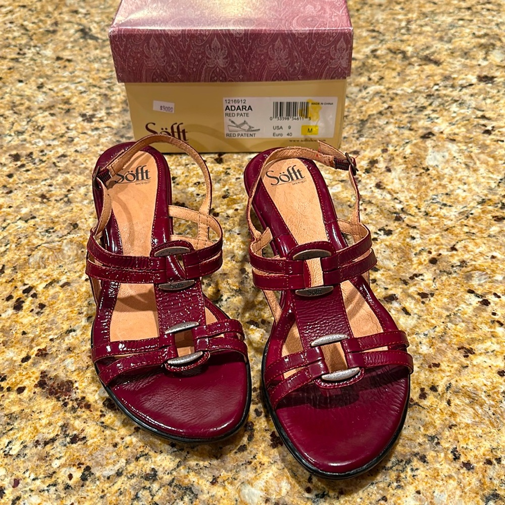 Söfft Adara red patent sandal size 9 new in box
